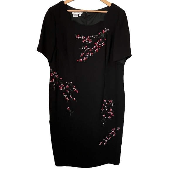 Maggy London Woman Black Sheath Dress with Embroidered & Beaded Floral Pattern - Picture 1 of 10